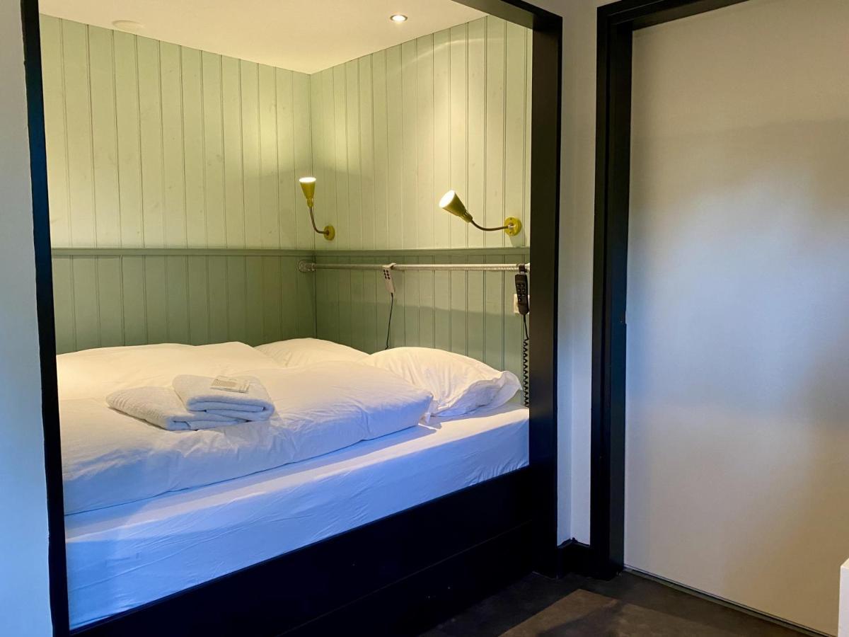 B&B De Lage Zwaluw Zwaluwe Esterno foto